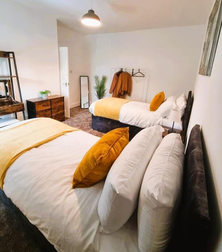 Holiday home House With 3 Bedroom And 2 Parking Bays - Airport 6 Min Walk Manchester