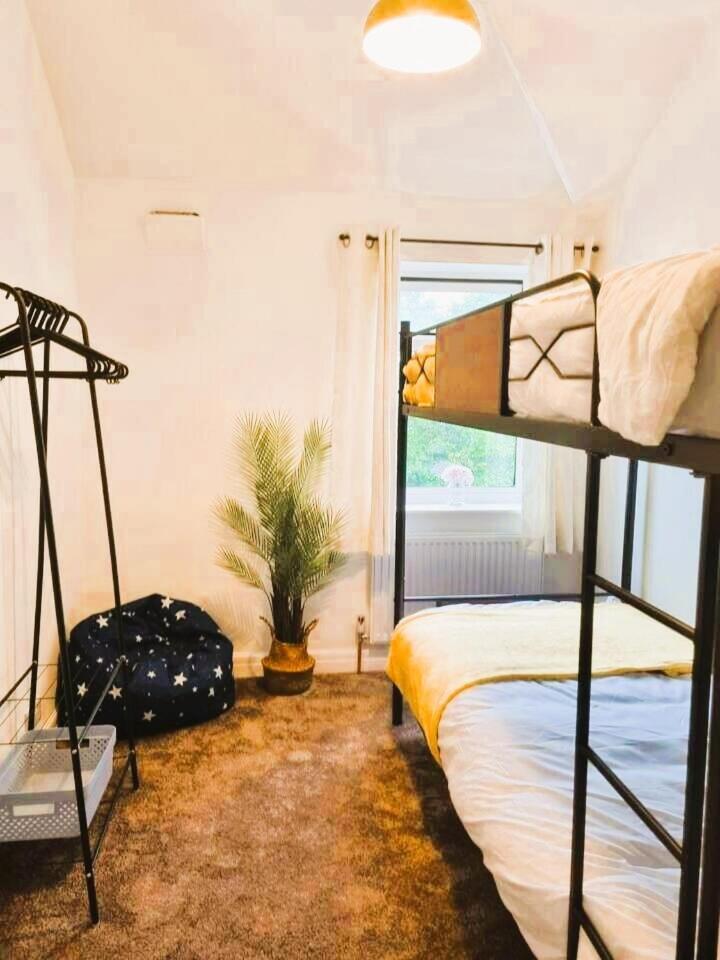 Holiday home House With 3 Bedroom And 2 Parking Bays - Airport 6 Min Walk